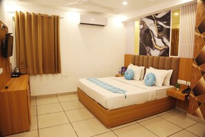 Luxury Double Room, Balcony, City View | In-room safe, desk, laptop workspace, blackout curtains