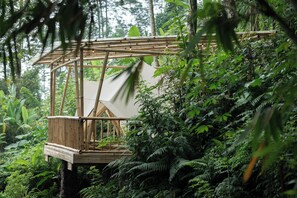 Ropa de cama de alta calidad, colchones con efecto memoria y escritorio 