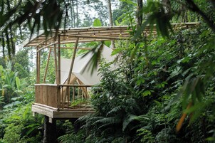 Ropa de cama de alta calidad, colchones con efecto memoria y escritorio 