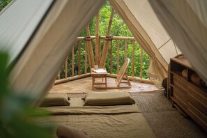 Ropa de cama de alta calidad, colchones con efecto memoria y escritorio 