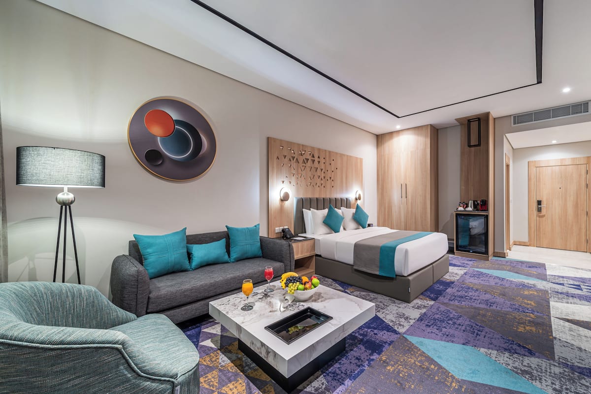 Executive Suite | Blackout drapes, soundproofing, iron/ironing board, free WiFi