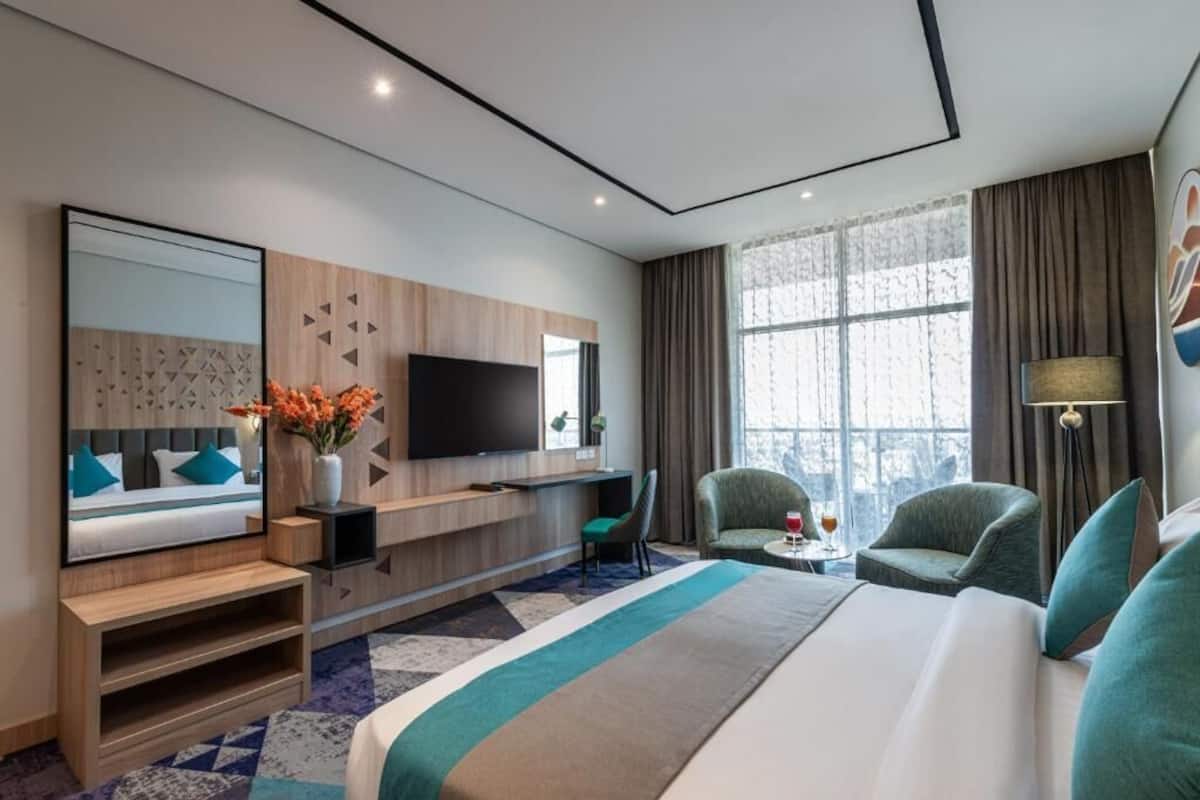 Egyptian cotton sheets, premium bedding, pillow-top beds, minibar