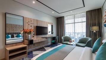 Egyptian cotton sheets, premium bedding, pillow-top beds, minibar