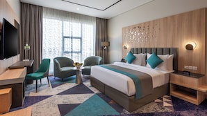 Executive Suite | Egyptian cotton sheets, premium bedding, pillow-top beds, minibar - Rhenium Hotel - Abha (Abha)