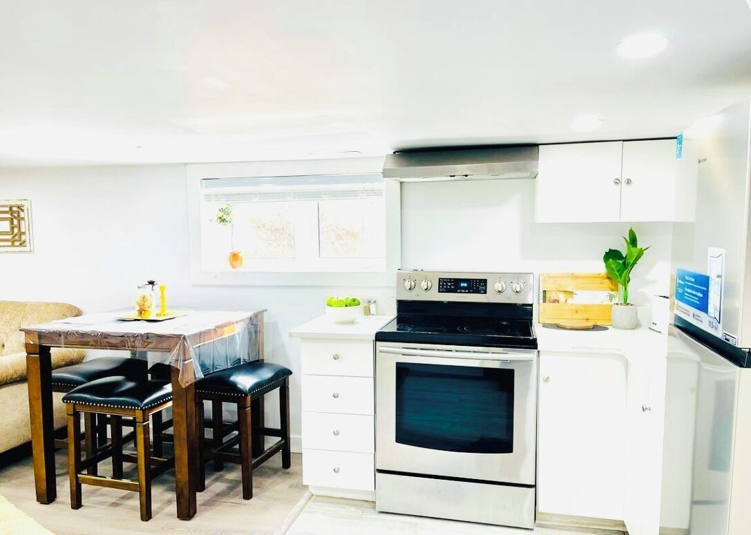 Coffee/tea maker, fridge, microwave, oven