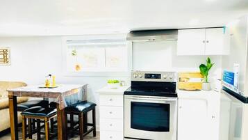 Coffee/tea maker, fridge, microwave, oven