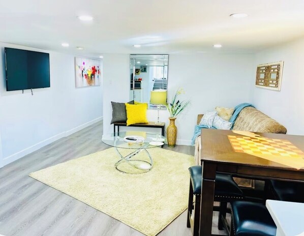 Smart-TV, Bücher, Drucker