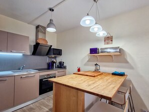 Fridge, microwave, dishwasher