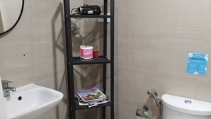 Dortoir partagé, 1 chambre, accessible aux personnes à mobilité réduite, balcon | Salle de bain