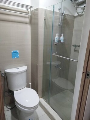Bathroom - Room-the Donegal With Wi-fi Netflix &Pa (Pasay)