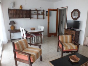 Dining - Apartment in Roses: Terrace, Pool, 6 People (Roses)