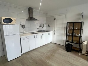 Fridge, microwave, dishwasher, coffee/tea maker