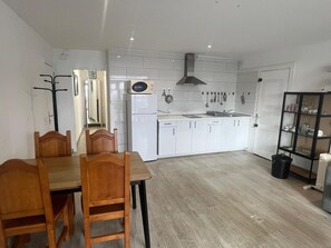 Fridge, microwave, dishwasher, coffee/tea maker