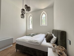 2 bedrooms, in-room safe, iron/ironing board, free WiFi