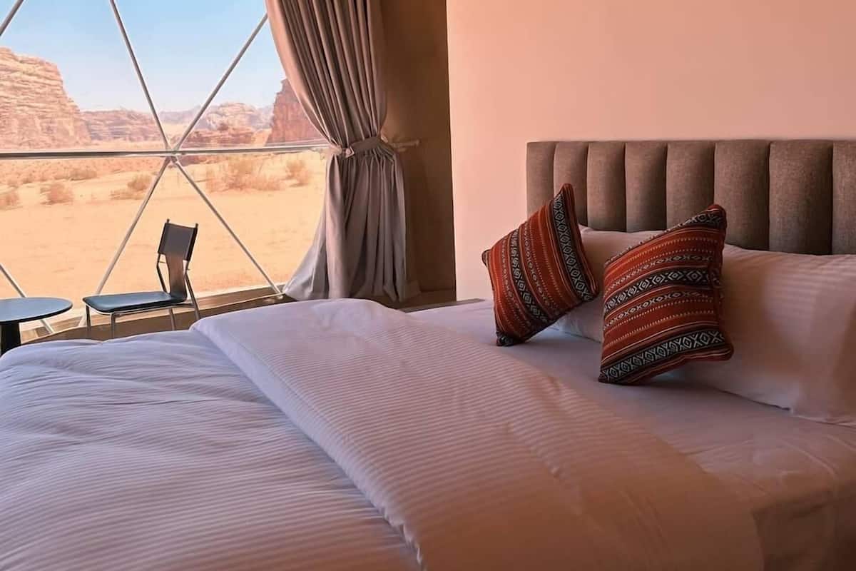 Deluxe Double Room, Mountain View | Bed sheets