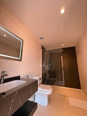Deluxe Double Room, Mountain View | Bathroom