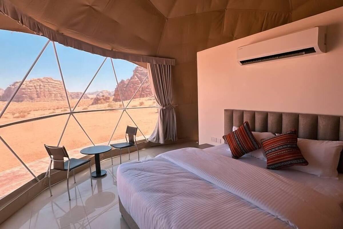 Deluxe Double Room, Mountain View | Bed sheets