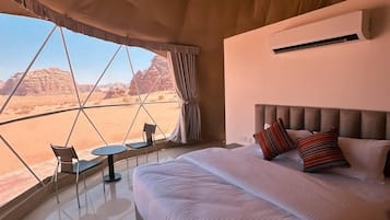 Quarto casal luxo, vista para a montanha | Roupa de cama