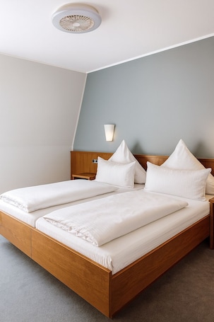 Deluxe Double Room, 1 Queen Bed, Non Smoking | Desk, laptop workspace, free WiFi