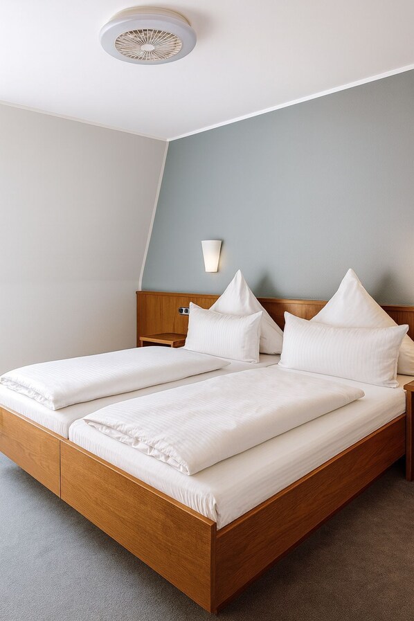 Deluxe Double Room, 1 Queen Bed, Non Smoking | Desk, laptop workspace, free WiFi