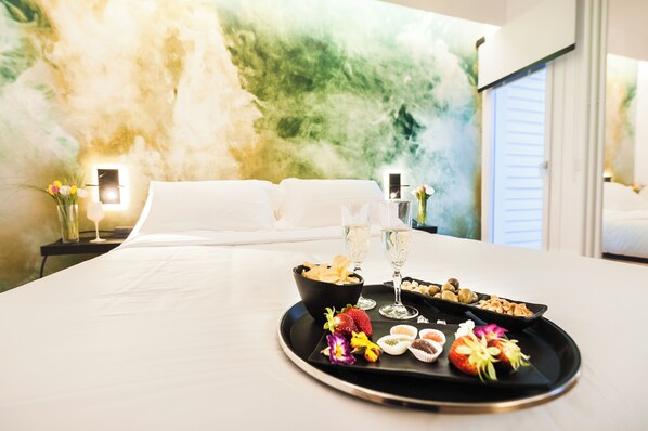 1 bedroom, desk, free WiFi, bed sheets