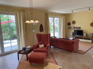 TV, fireplace, DVD player, books
