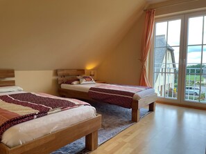 3 Schlafzimmer, Schreibtisch, Bügeleisen/Bügelbrett, kostenloses WLAN