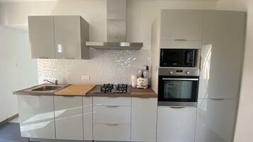 Frigorifero, microonde, lavastoviglie