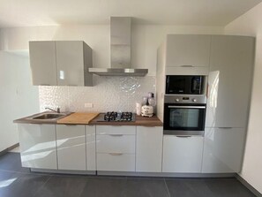 Kühlschrank, Mikrowelle, Geschirrspüler