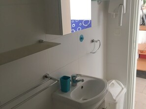 Bathroom - Apartment for 4, Close to Beach with Parking (Argelès-sur-Mer)