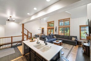 TV, fireplace - Sasquatch Ski Haus | Ski In/Out| Resort Amenities (Tamarack)