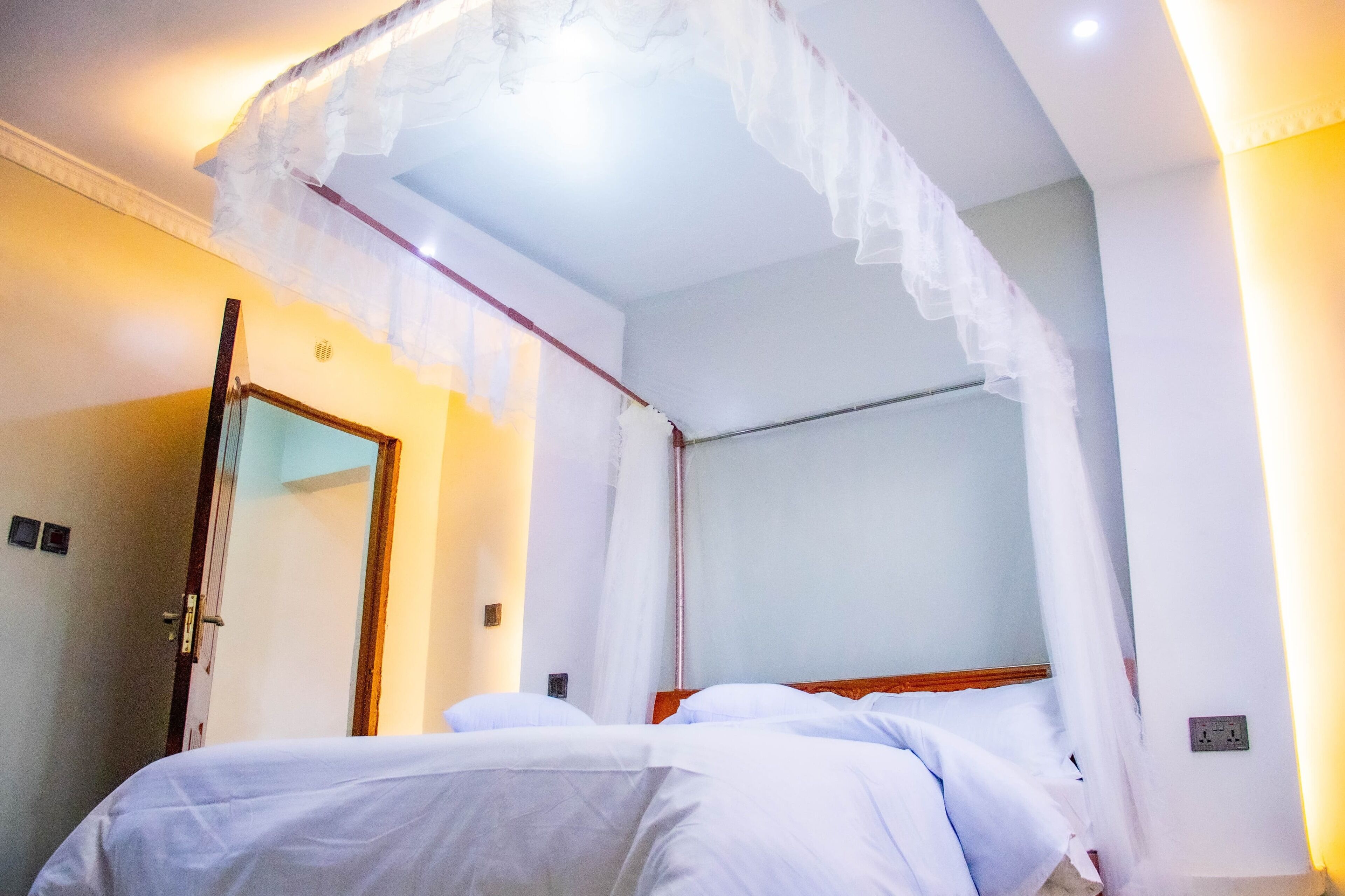 3 chambres, fer et planche à repasser, Wi-Fi, draps fournis