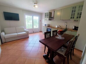 Interior - Relax tra ulivi e mare, nel cuore della riviera dei fiori. (Imperia)