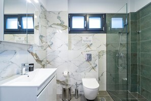 Deluxe Villa, Pool View | Bathroom - Emerald Island Residential Complex (Skála Rachoníou)