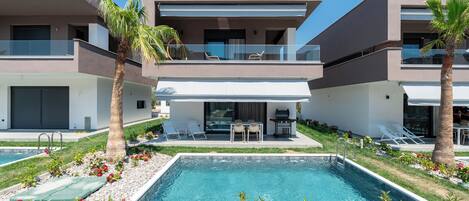 Deluxe Villa, Pool View | Terrace/patio