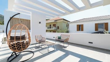 Deluxe Villa, Pool View | Terrace/patio