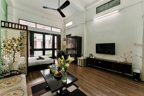 Classic Suite, City View | Desk, laptop workspace, blackout curtains, soundproofing - Willow Old Town Hanoi (Hanoi)