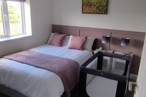 2 bedrooms, iron/ironing board, free WiFi, bed sheets