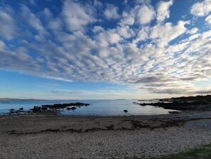 Beach - Apartment - Sleeps 4 - Near Aran Islands - Parking (Inverin)