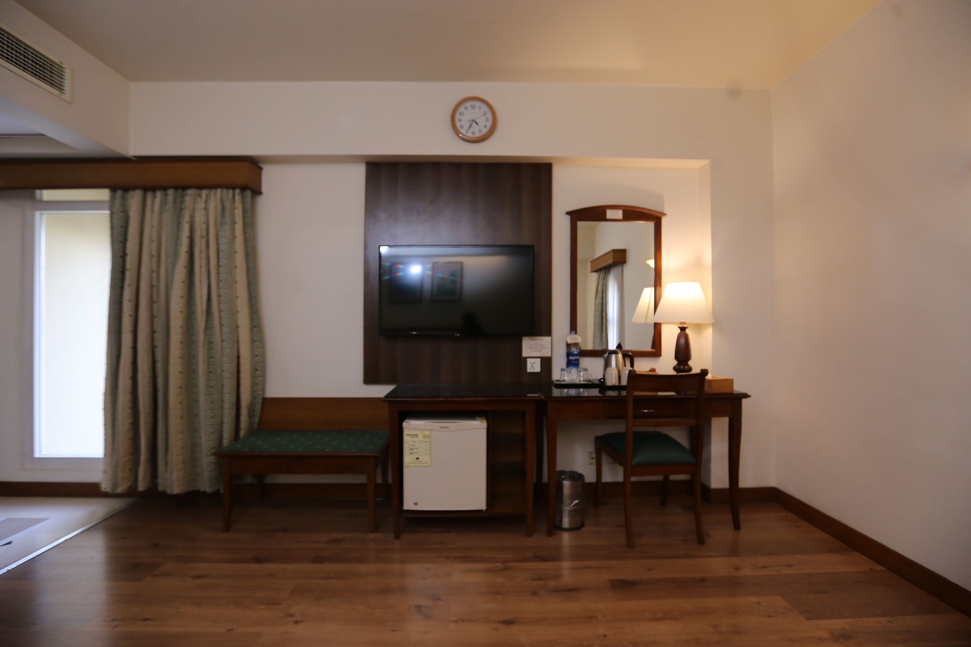 华丽客房, 1 张单人床, 吸烟房, 城市景观 | 隔音、熨斗/熨板、免费 WiFi