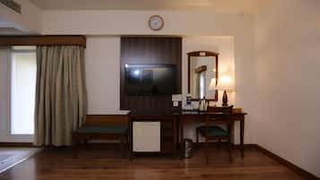 Deluxe Room, 1 Twin Bed, Smoking, City View | Soundproofing, iron/ironing board, free WiFi