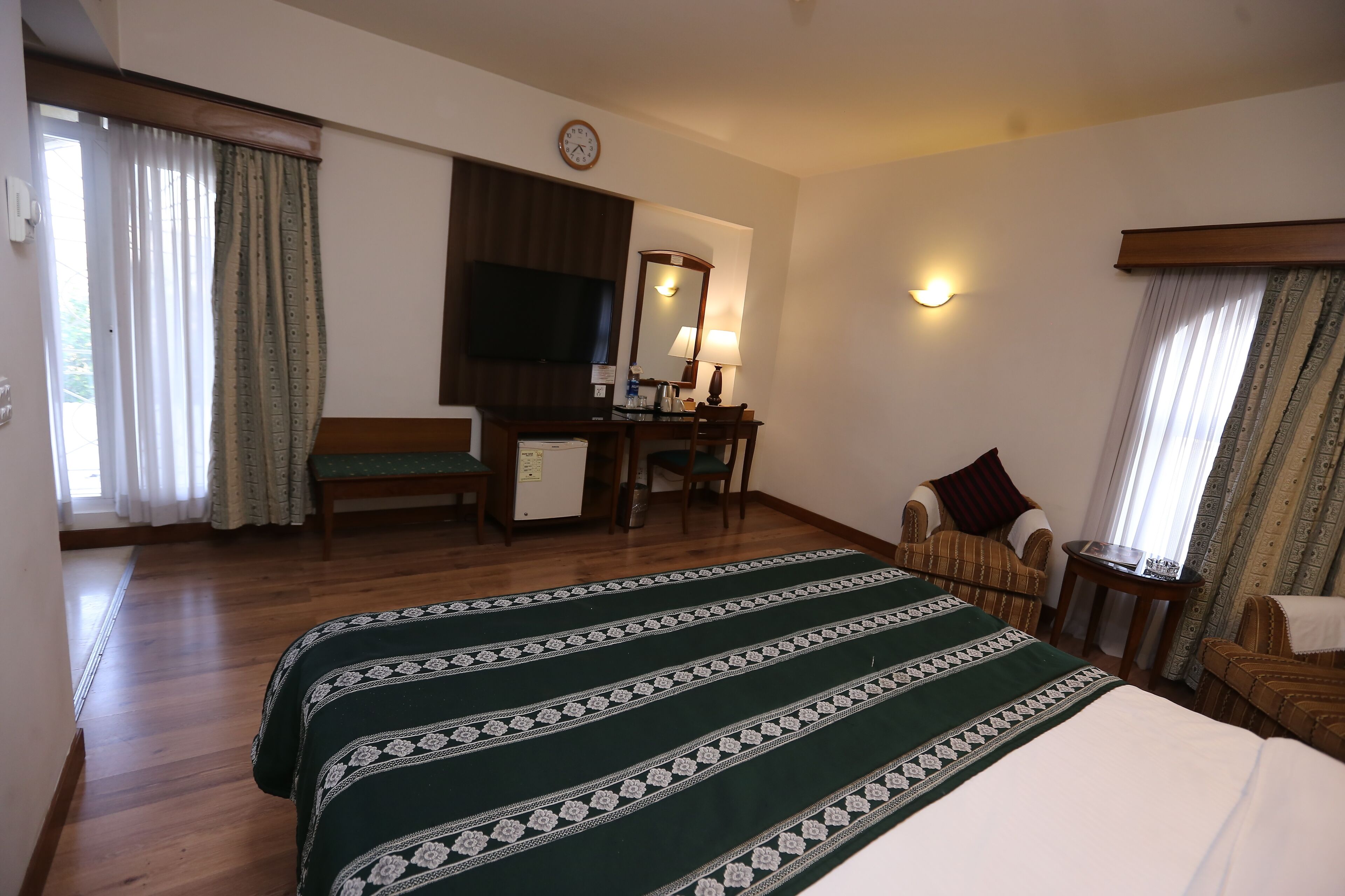Deluxe Room, 1 Single Bed, Smoking, City View