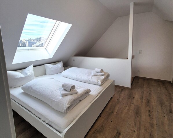 Apartment | 3 bedrooms, individually furnished, bed sheets