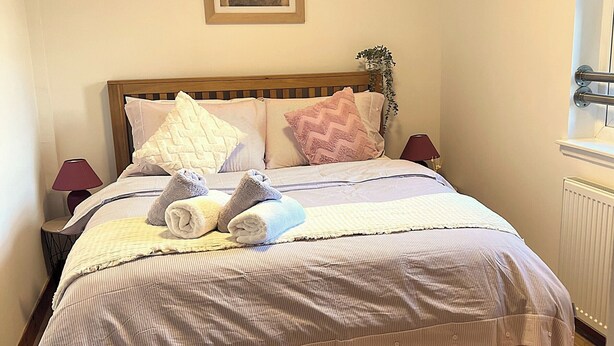 Room - Apartmentsleeps6-parking-dishwasher-tv-inverness (Inverness)