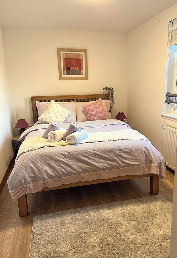 3 室のベッドルーム、アイロン / アイロン台、WiFi (無料)、ベッドシーツ