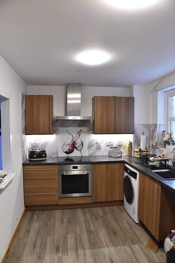 Refrigerador, microondas, horno, placa de cocina