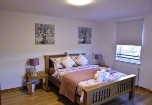 3 bedrooms, iron/ironing board, free WiFi, bed sheets - Apartmentsleeps6-parking-dishwasher-tv-inverness (Inverness)
