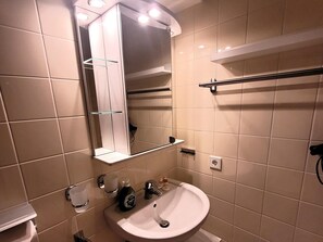 Apartment | Bathroom - Apartment in Winterberg Near Ski Lift (Winterberg)