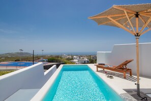Outdoor pool - Serene Milestone Villa in Megalochori (Santorini)