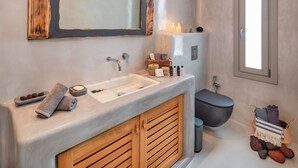 Dusche, Haartrockner, Handtücher, Shampoo